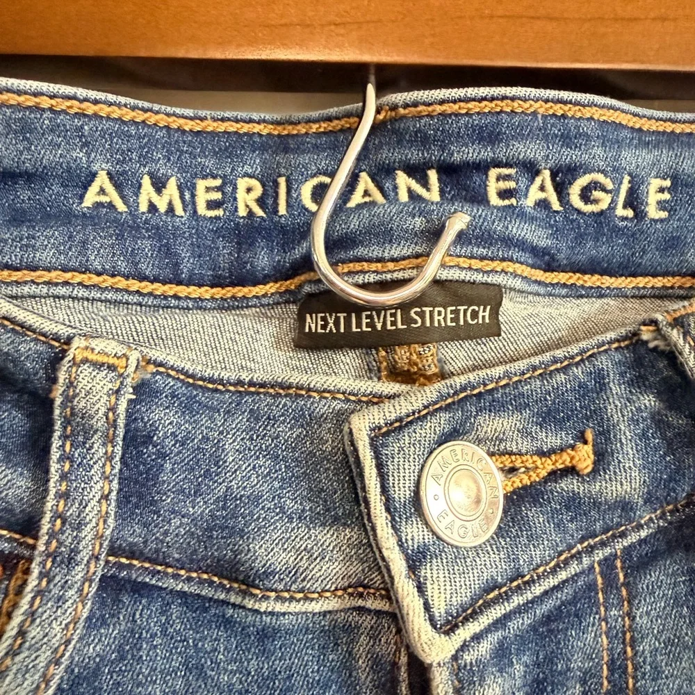 American Eagle Next Level Stretch Distressed Denim Shorts Size 4